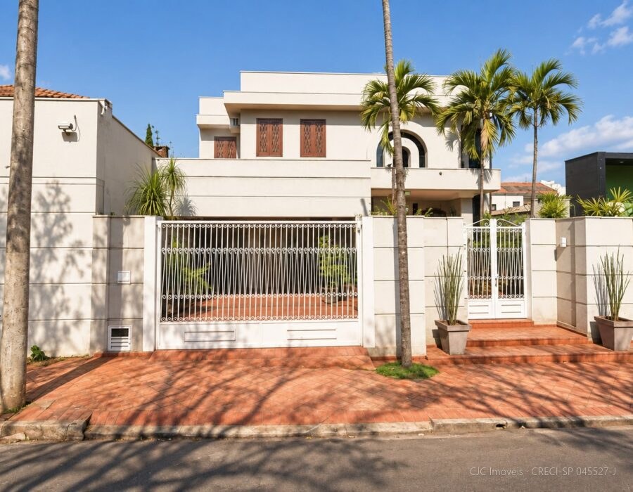 Casa com salão na Avenida Afonso Trigo